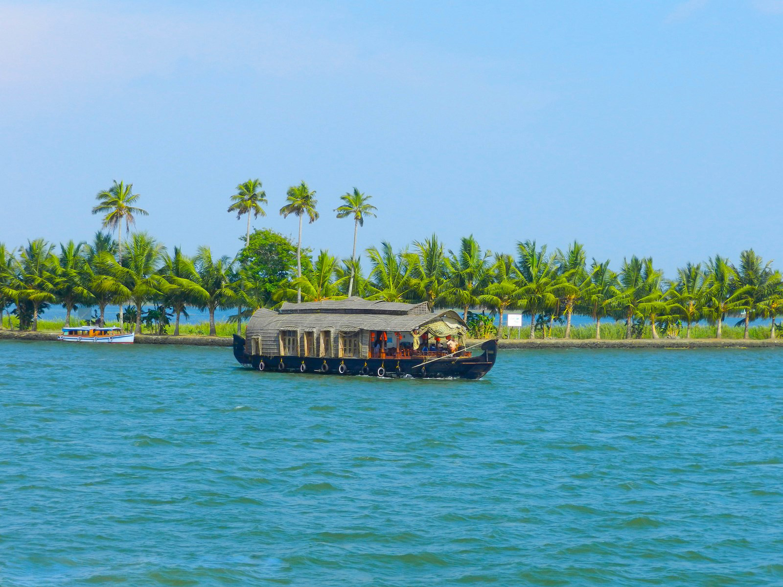 Thrissur-Munnar-Kumarakom 4 Nights / 5 Days