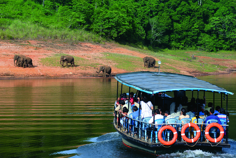 Thrissur-Munnar-Thekkady Tour Package